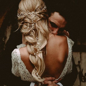 Bridal hair piece Pearl hair vine Gold hair vine Bridal head piece Bridal hair vine Wedding hair vine Rose gold headpiece Silver hair vine
