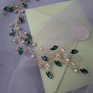 Emerald and gold hair vine Crystal headpiece Emerald headpiece Emerald hair piece Green hair piece Bridal hair vine Wedding hair piece