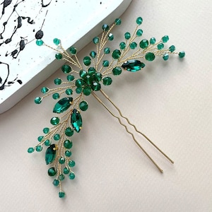 Emerald hair pin Emerald and gold hair pin Emerald hair piece Emerald green wedding hair pins Green hair clip Emerald headpiece for bride