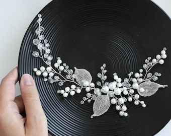 Elegant pearl hair vine Bridal hair piece Wedding hair accessories Pearl headpiece Hair piece for bun Floral hair piece Boho headpiece