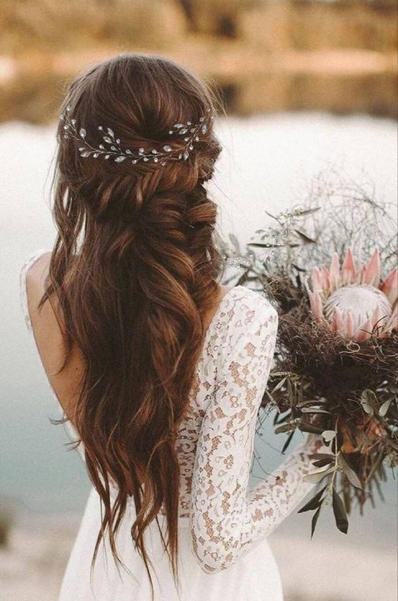 peineta shabby  Hair accessories, Wedding hair fascinator, Elegant wedding  hair