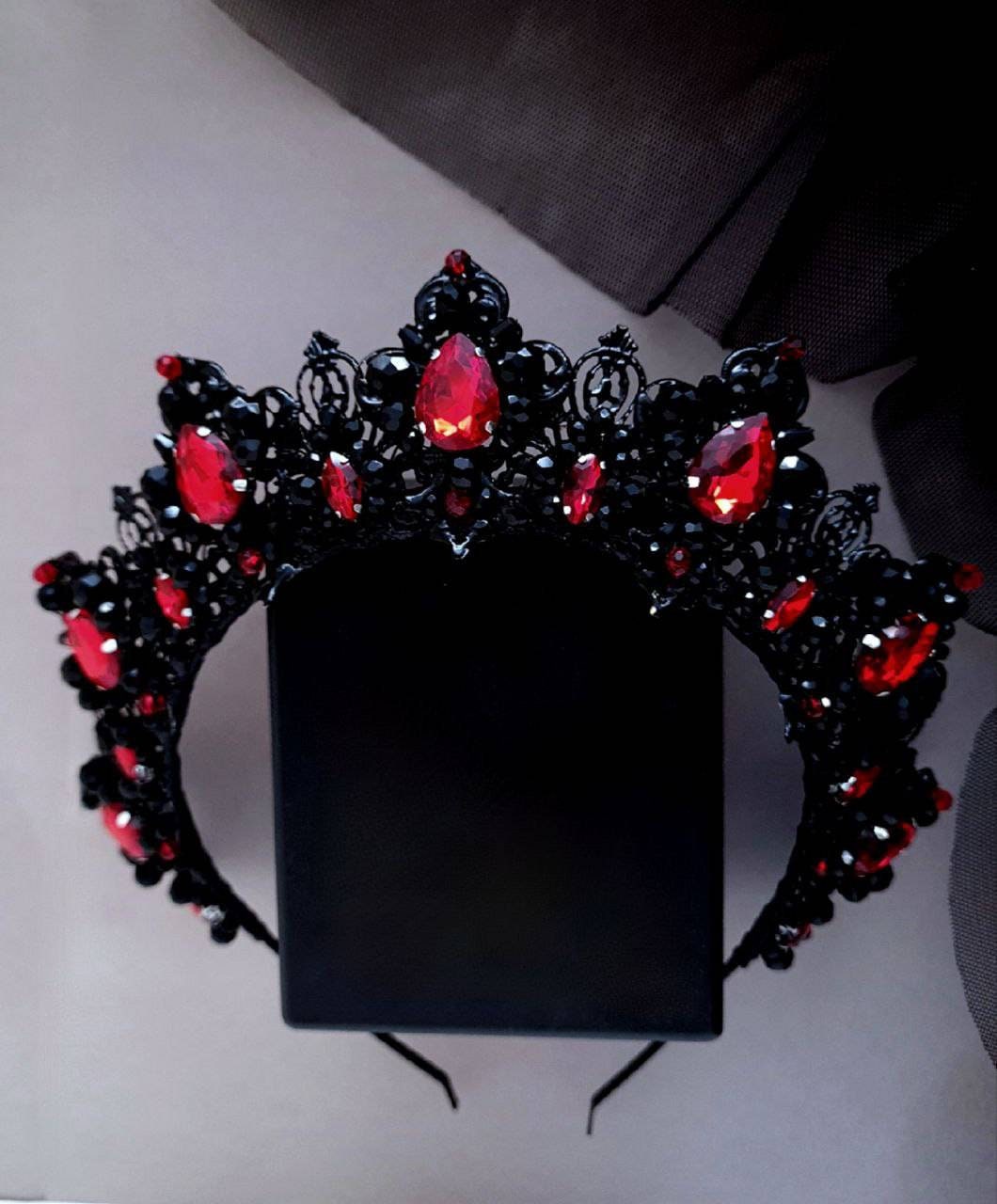  CIEHER Queen of Hearts Costume Women, Gothic Red and Black  Crown Crowns for Women Girls Vintage Queen of Hearts Crown Tiara Evil Queen  Crown Queen of Hearts Accessories Luxury Rhinestone