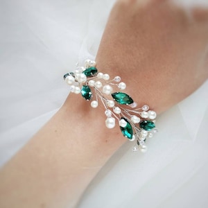 Emerald bracelet Green bracelet Emerald bracelets with Pearl bracelet Bride bracelet Rhinestone bracelet Emerald jewelry Green jewelry gold