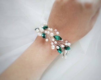 Emerald bracelet Green bracelet Emerald bracelets with Pearl bracelet Bride bracelet Rhinestone bracelet Emerald jewelry Green jewelry gold