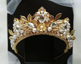Gold leaf crown Leaf headband Gold tiara Gold headpiece Gold bridal tiara Gold leaf tiara Pearl crown Bridal tiara Gold leaf headband pearl