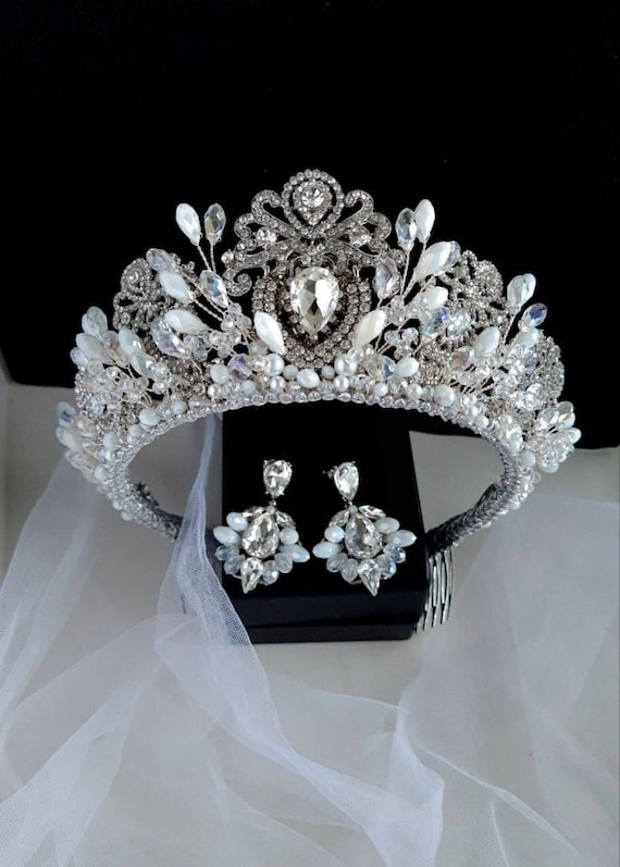 Crystal Bridal Tiara and Earrings: Handmade Wedding Crown  display picture 1