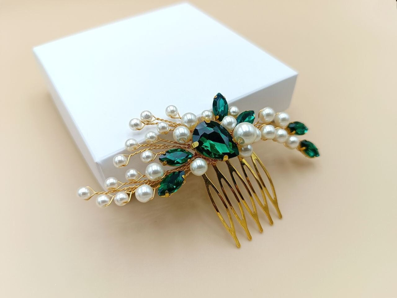 Emerald green pearl and crustal bridal hair comb Emerald and Pearl Wedding Hair Comb, Green Wedding Hair Comb  main image 4