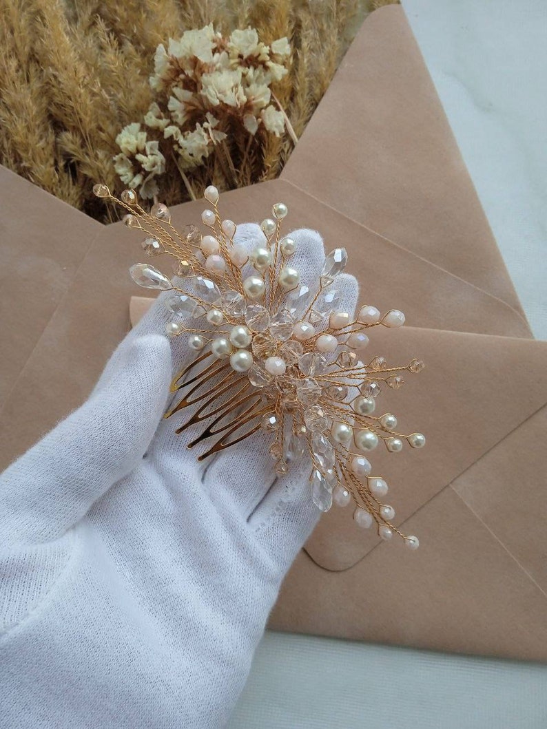 Peigne mariée perles nacrées et cristal classique
