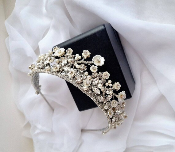 Diadema Da Sposa In Stile Oro Antico, Con Perle Avorio, Cristalli E Nastro – Completo Di Scatola Regalo