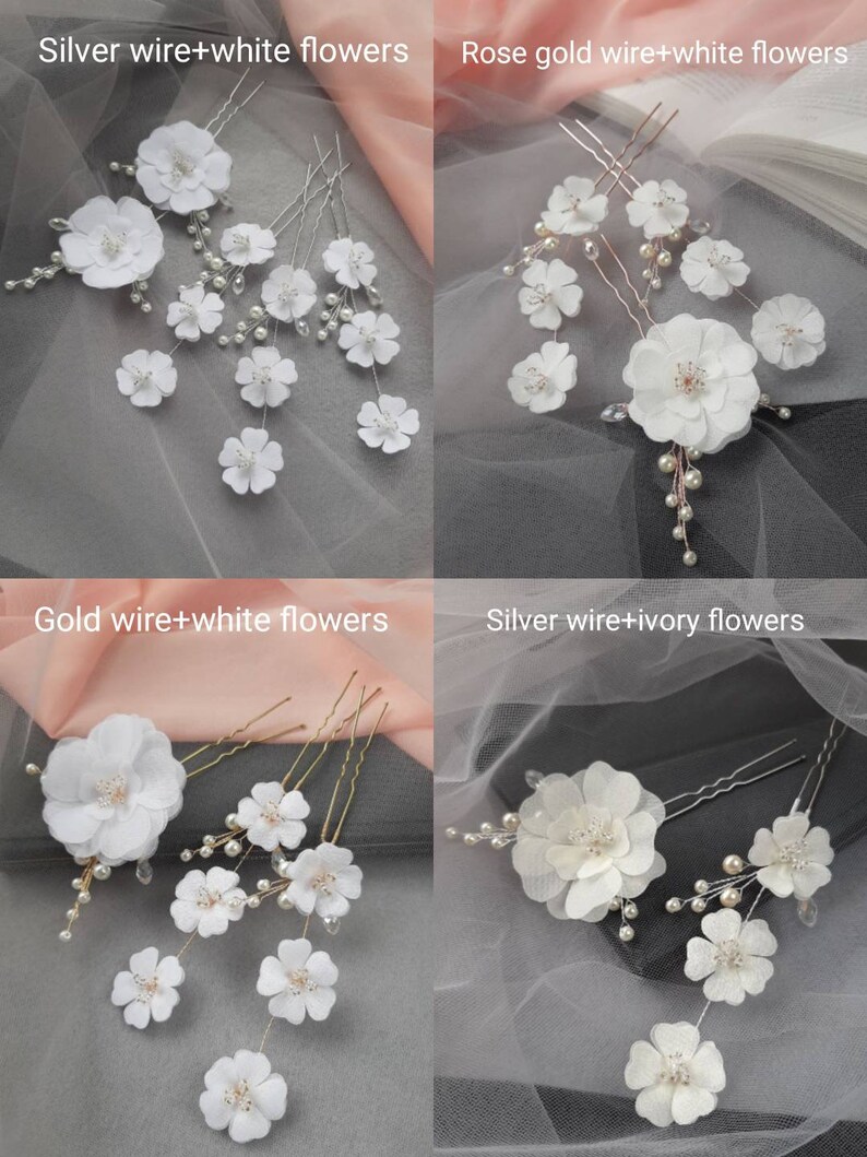 以下が含まれることがあります： 白い花とアイボリーの花、パールをあしらったヘアクリップの4セット。クリップはシルバー、ローズゴールド、ゴールドのワイヤーで作られています。各クリップセットの上には、「Silver wire+white flowers」、「Rose gold wire+white flowers」、「Gold wire+white flowers」、「Silver wire+ivory flowers」のテキストが表示されています。