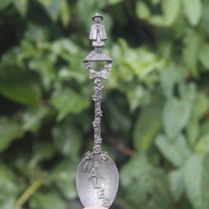 ヴィンテージ ピューター スプーン ウェールズ女性 ウェールズ AE ウィリアムズ お土産