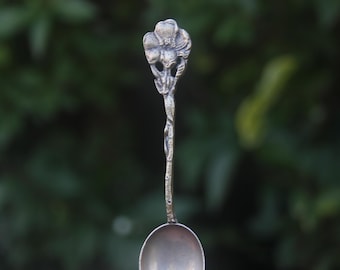 Vintage Löffel aus verziertem Messing mit Blumendekor – Geschenkidee