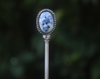 Vintage Löffel, blau-weiße Blumen, Geschenk, verziert im Delfter Stil