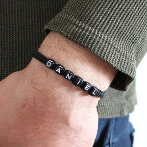 Pulsera de nombre personalizado trenzado Macrame, pulsera de cuentas de letras personalizadas, pulsera de surfista, impermeable, unisex, regalo para él, regalo para ella