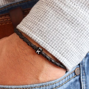 Pulsera inicial personalizada de cuero trenzado, pulsera de cuero para hombre con cuentas de letra, pulsera de letra inicial personalizada para hombres, regalo para él