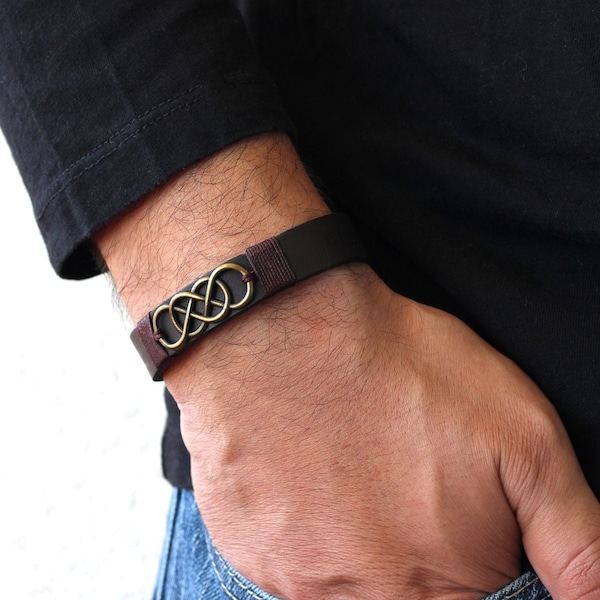 Bracelet Infinity celtique en cuir, bracelet double infinity celtic knot, bracelet en cuir celtique, bijoux celtiques, menottes en cuir