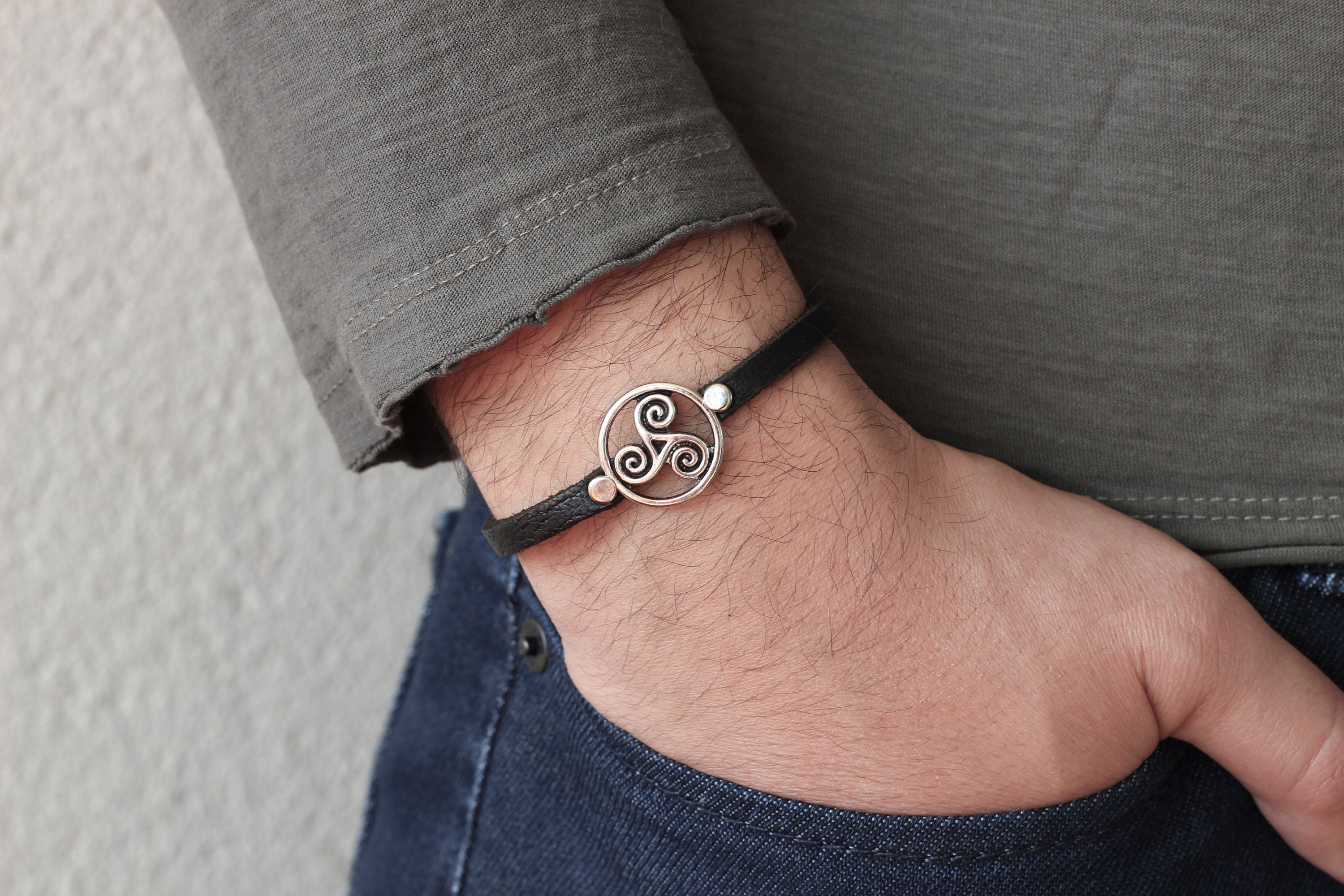 Pulsera De Cuero Likgreat Símbolo Celta Retro Triskel Muñeca Pulsera De Cuero Likgreat Símbolo Celta Retro Triskel Muñeca