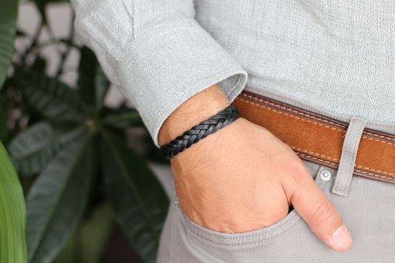 Plain black bracelet sale
