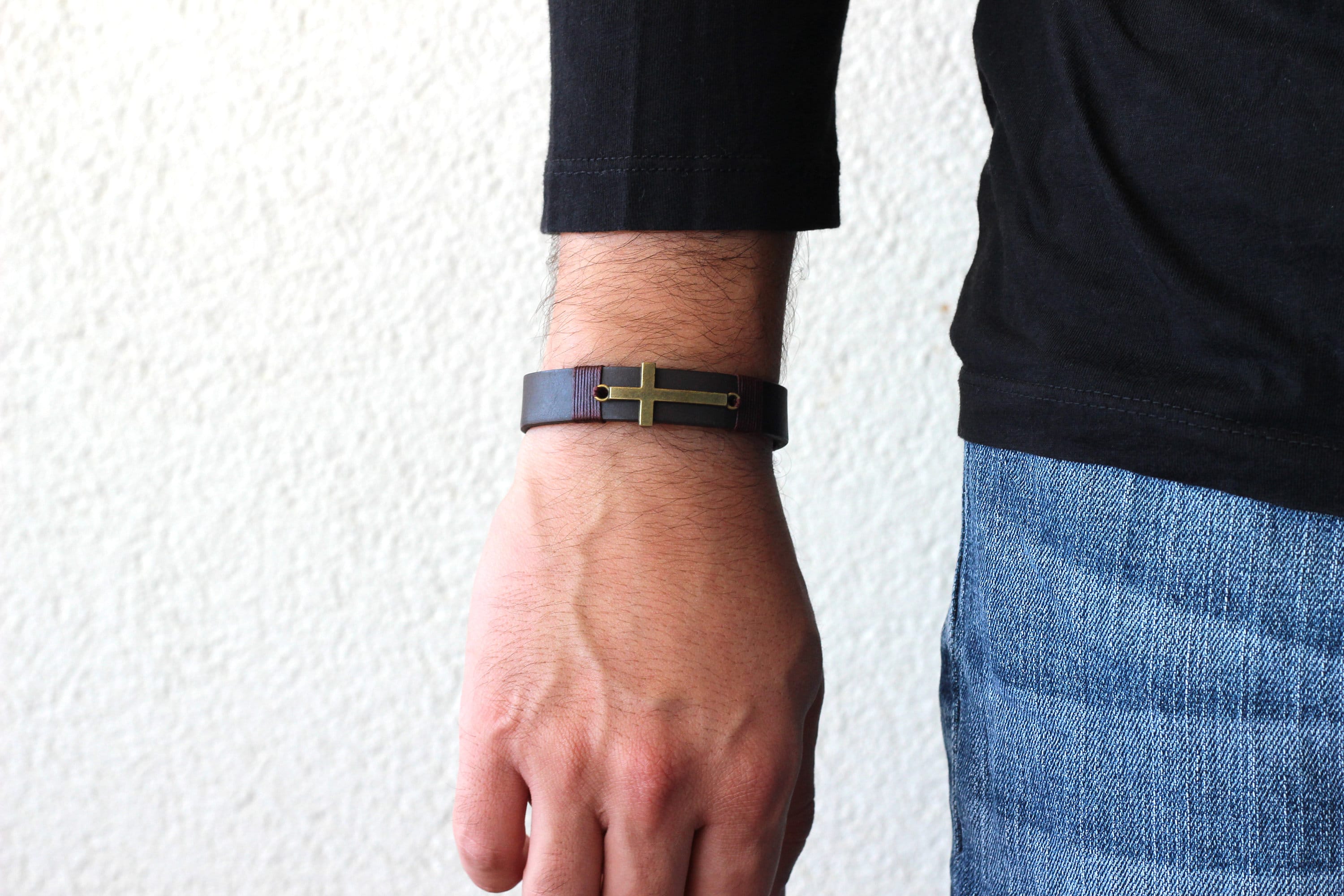 アクセサリー Engraved the Cross leatherbracelet GINZI Amazon.com: NIGHTCRUZ Wide Leather Bracelet with Cross
