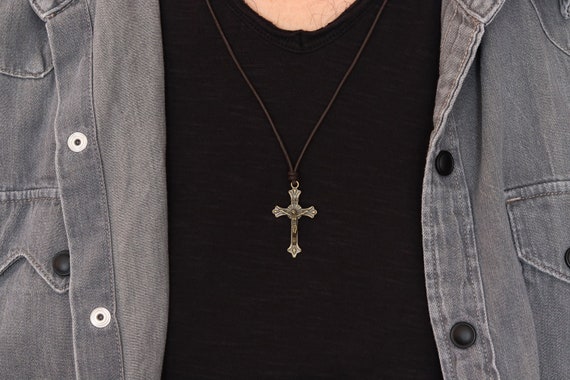 Buy Leather Cross Shield Necklace for USD 78.00 | James Avery | アクセサリー,  ジュエリー, 十字架