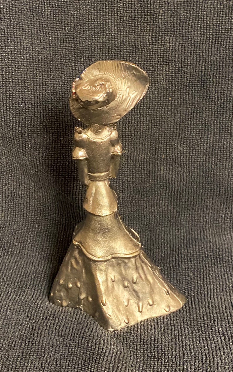 Vintage Peltro Cesellato a Mano Lady Figurine