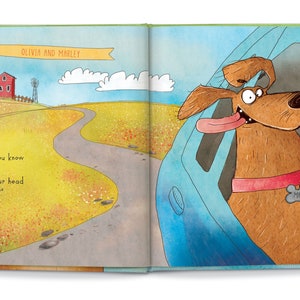 Puede incluir: Un libro abierto con una ilustraci&oacute;n colorida de un perro que asoma la cabeza por una ventanilla de un coche azul. El texto de la p&aacute;gina dice: "&iquest;Y c&oacute;mo sabes d&oacute;nde est&aacute;s si mantienes la cabeza dentro del coche?"