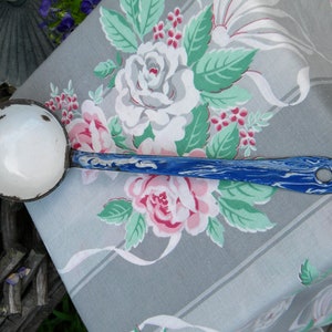 Vintage  1930&#39;s Blue Enamel Spatterware Long Handle Ladle Spoon - Farmhouse Kitchen Decor -Enamelware