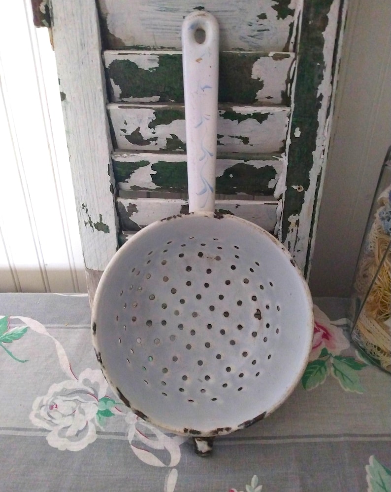 Rusty Colander Vintage White & Blue Honeycomb Enamelware Colander Strainer With Handle ...