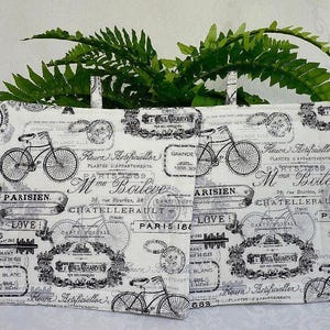 Paris Eiffel Tower Quilted Pot Holders: French Kitchen Decor (Set of 2)