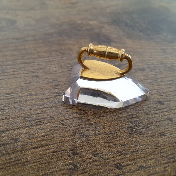 Miniatuur Swarovski Crystal Memories Iron, Tiny Gold Accent Mini Collectable Ornament