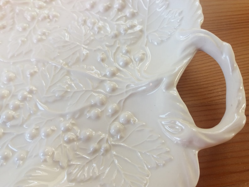 collectors pottery Vintage Leedsware Leaf Plate english china display tray Berry Design Plate original creamware table decor