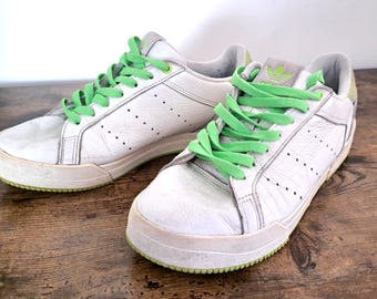 Scarpe da ginnastica Adidas Originals in pelle bianca, taglia UK 9