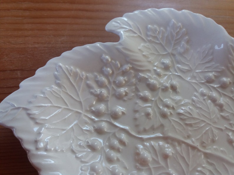collectors pottery Vintage Leedsware Leaf Plate english china display tray Berry Design Plate original creamware table decor