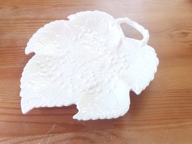 collectors pottery Vintage Leedsware Leaf Plate english china display tray Berry Design Plate original creamware table decor