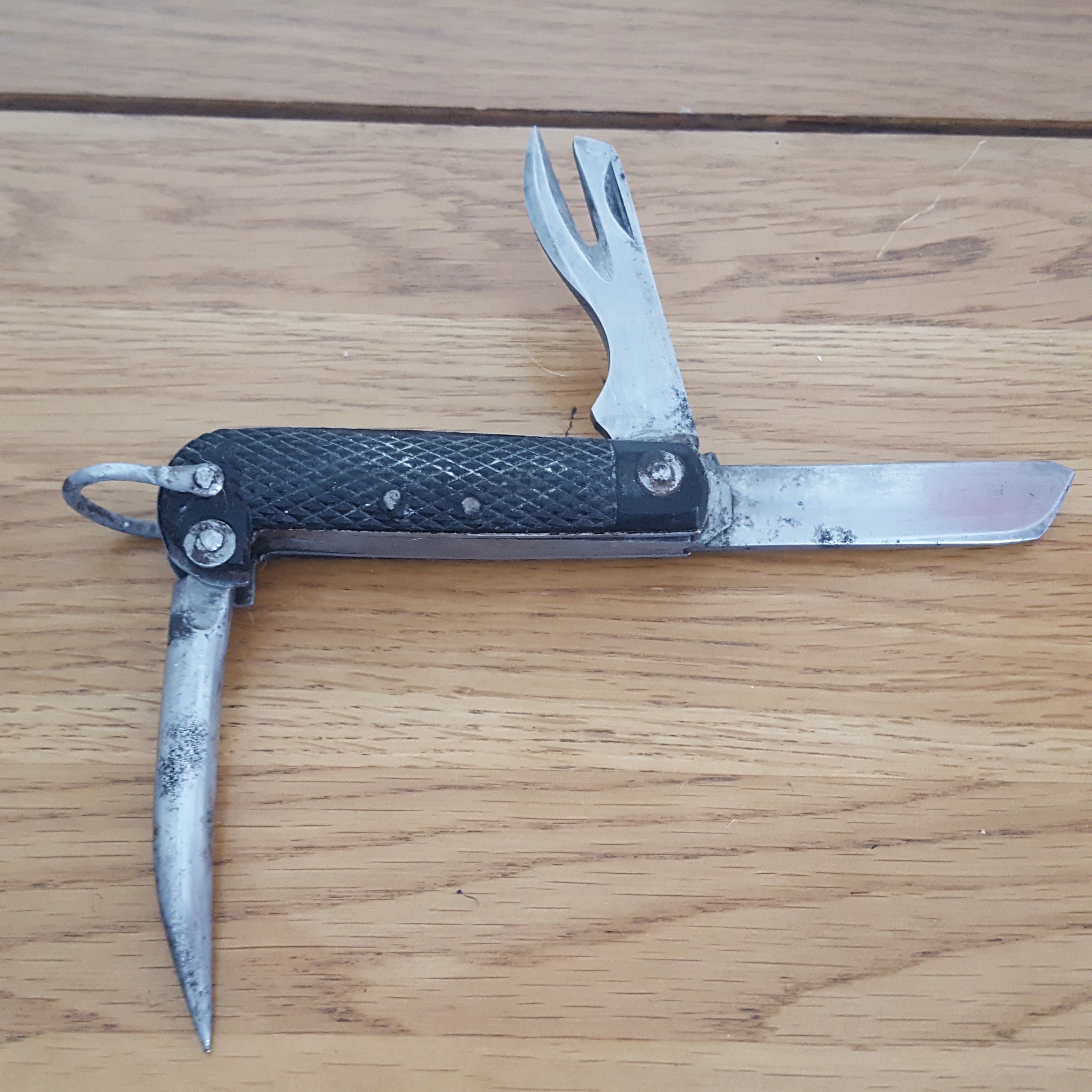 Memorabilia pocket knife Heavy Cutting Blade WW2 Military Knife British