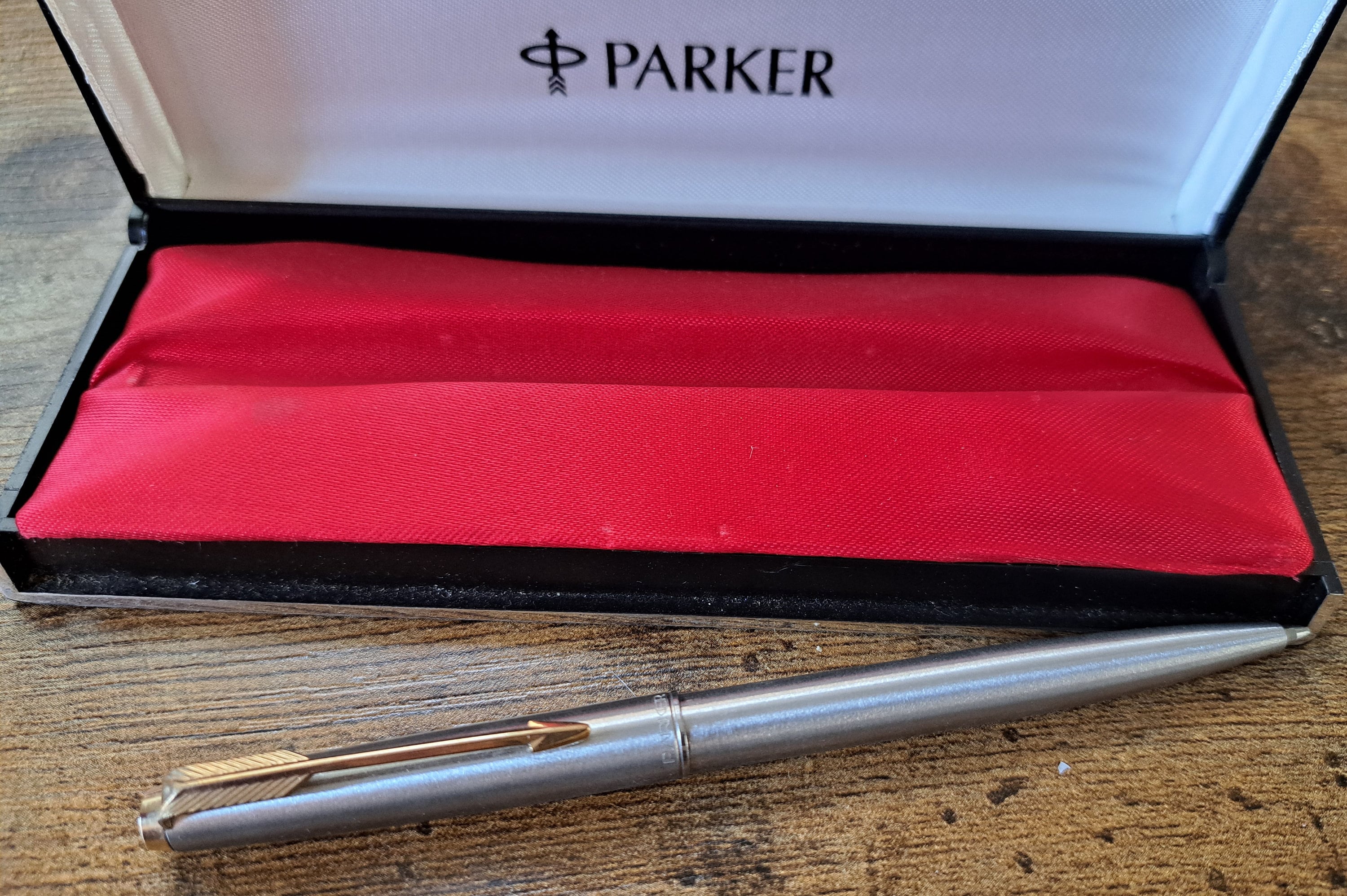Penna Parker Jotter SS personalizzata + confezione regalo  Incisione laser  [inchiostro nero] : : Cancelleria e prodotti per ufficio