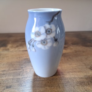 Vintage B&G Copenhagen Porcelain Vase: Hand-Painted Floral Decor