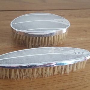 Maschinen gedrehtes Silberbürsten-Set: Vintage Grooming Brushes, Birmingham 1958