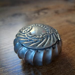 Antique White Metal Snuff Box, Metal Snuff Pot, Victorian Snuff Box, Hinged lid, Pocket or Table Snuff Box