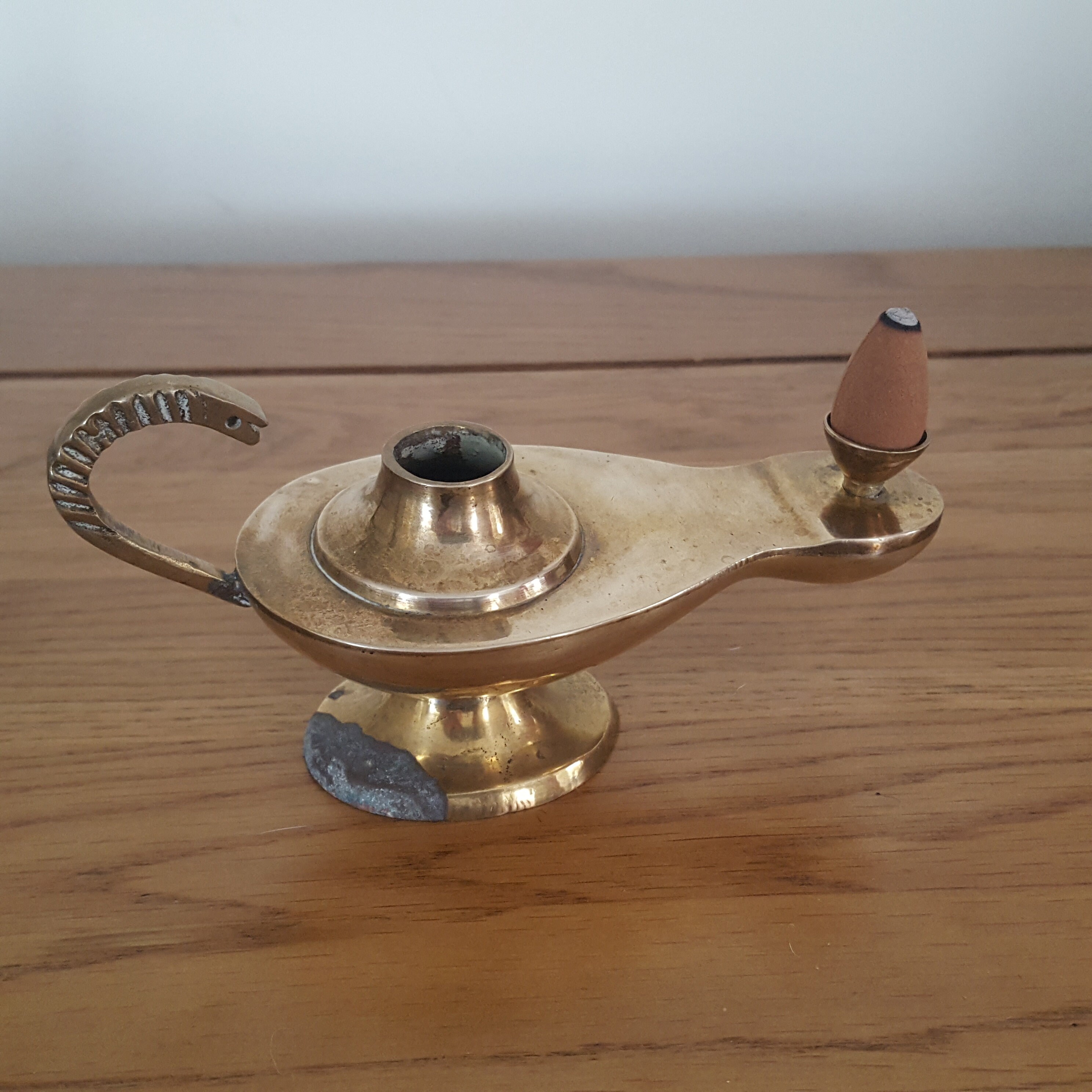 Aladdin Genie Lamp Incense Burner – Hand-Carved Metal Decor For Home, Meditation & Gifts