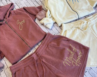 Custom bridesmaid pajama set, bridal party pjs, bridesmaids getting ready outfit, bridesmaid sweatsuit, custom bridesmaid gift, Short