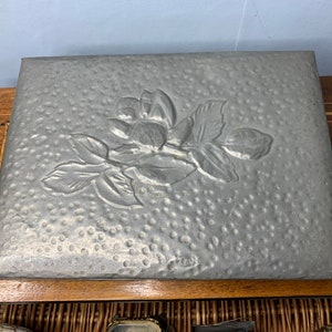 Vintage Pewter Keepsake/Gioielli/scatola per sigari/sigarette con coperchio da lavoro Repousse