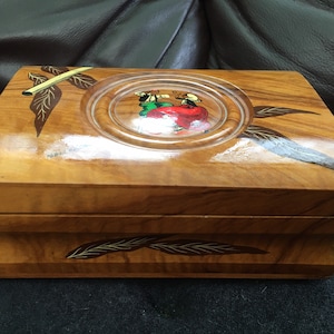 Raro Vintage Reuge Legno d'oliva Sigaretta Music Box Hans dipinto