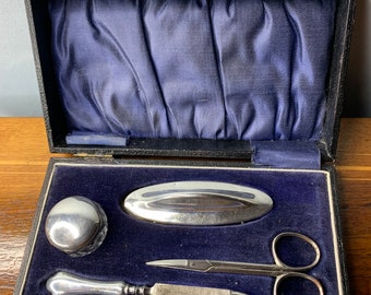 Juego de manicura Art Déco vintage en plata de ley Cadbury y verde, 1925