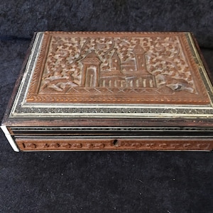 Antico intagliato a mano inlegno indiano Trinket, scatola di gioielli, scatola di sigarette con scena luogo