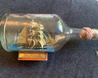 Barco clipper Young American de época en botella de whisky