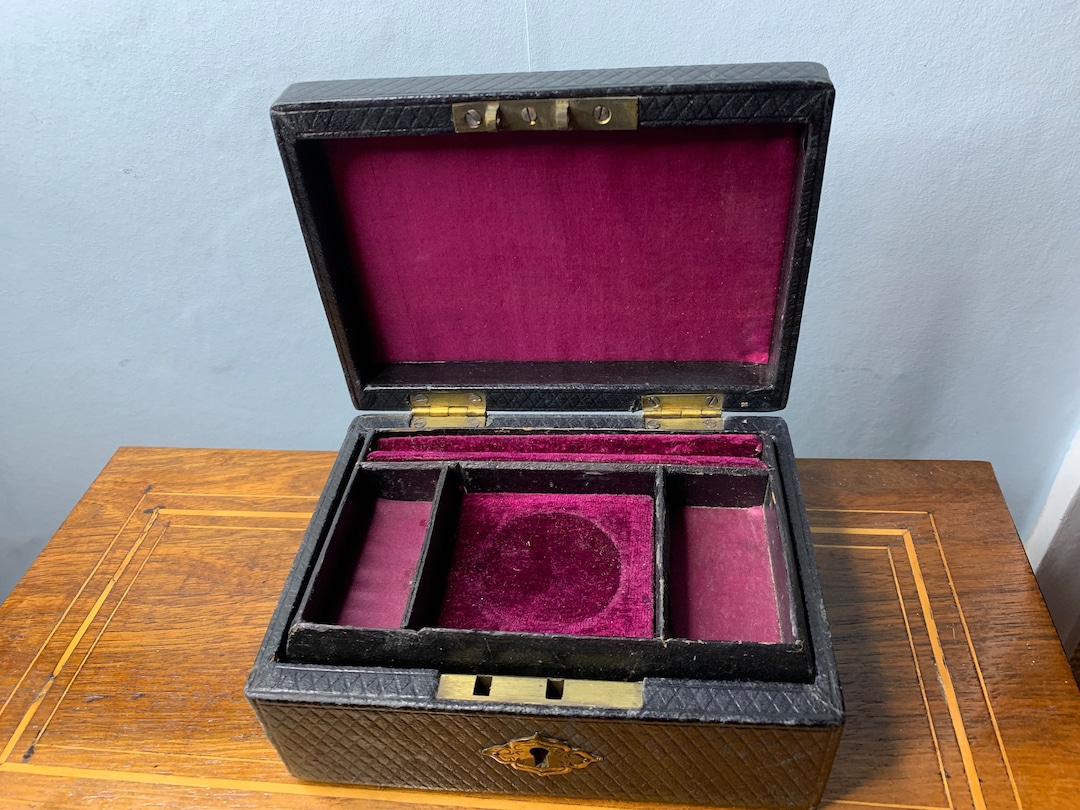 Antique Black Victorian Ladies Leather and Wooden Jewellery Box Velvet — free download