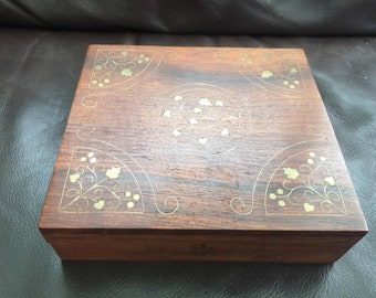 vintage 象嵌 木箱 葉と花があしらわれたヴィンテージ真鍮象嵌木箱 - Etsy 日本