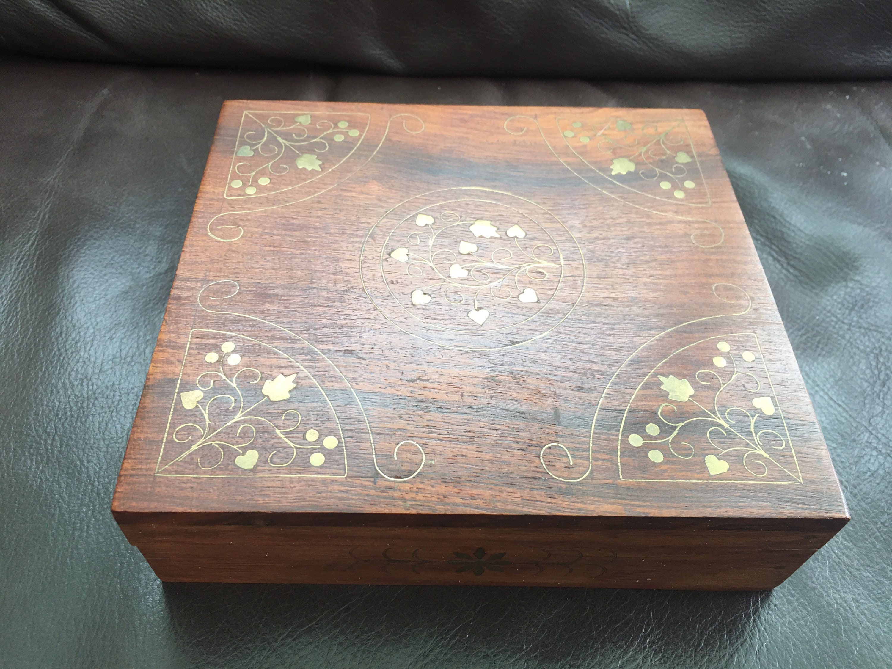 葉と花があしらわれたヴィンテージ真鍮象嵌木箱 - Etsy 日本
