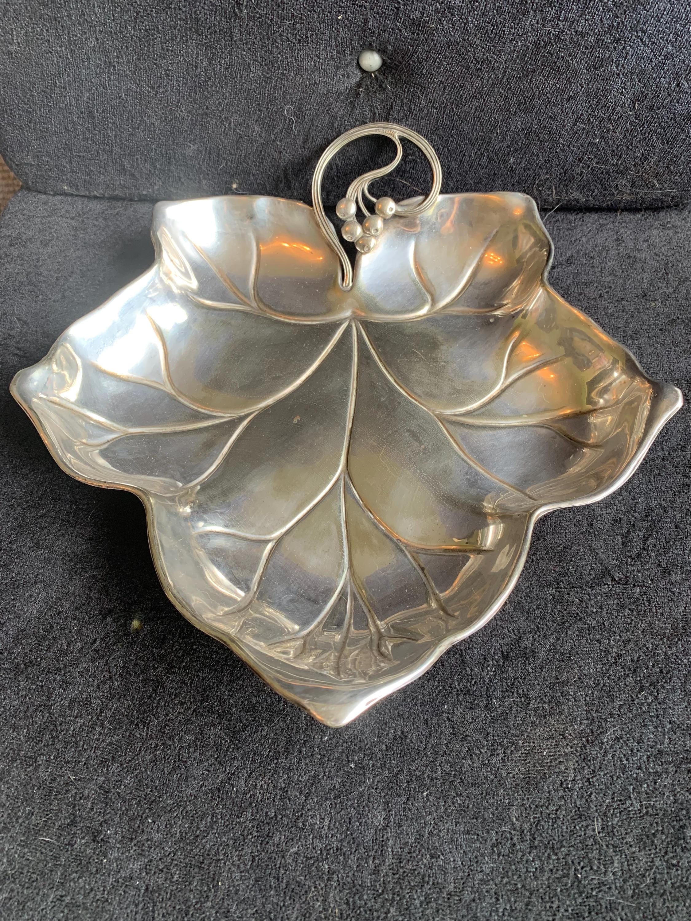 ヴィンテージM＆Coシルバーメッキリーフトレイ、WMFタイプに非常に似